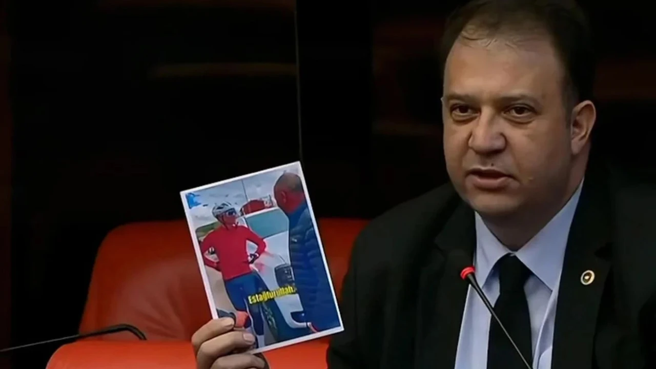 Vekil Milletin içinde tayt giyiyor dedi, validen böyle yanıt geldi