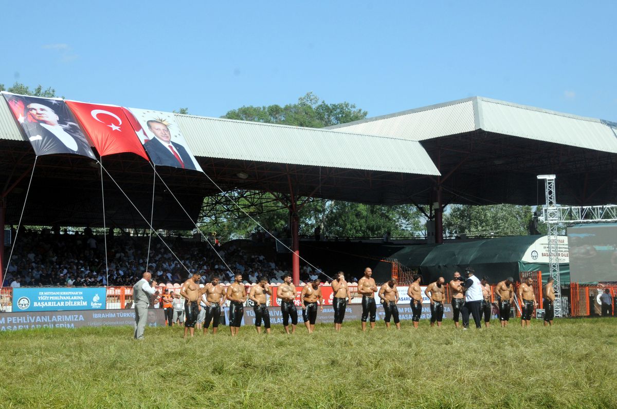 Kırkpınar Yağlı Güreşleri'nde Son 16 Turu Tamamlandı