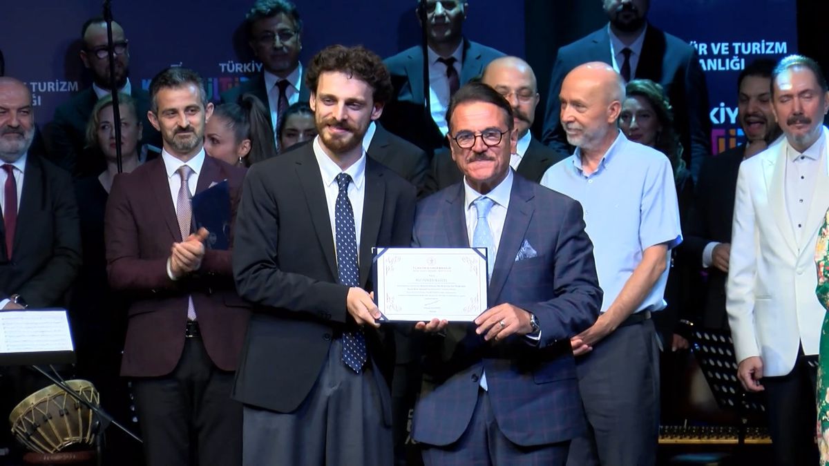 Bursa'nın fethinin 700'üncü yılı beste yarışmasında ödüller sahiplerini buldu