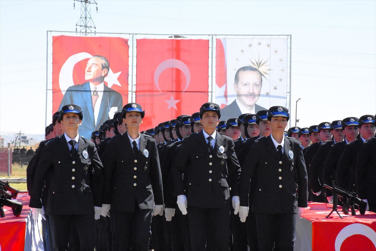 Aksaray'da eğitimini tamamlayan 485 polis adayı mezun oldu