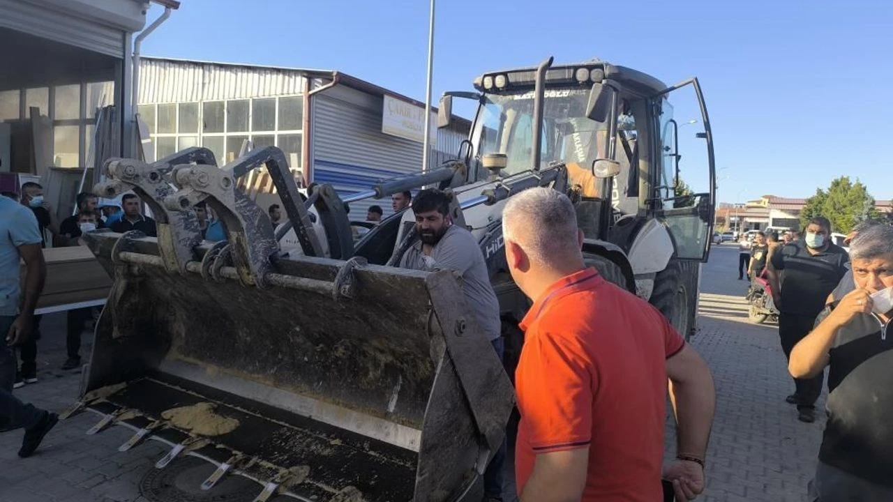 Afyonkarahisar'da İş yerinde tüp patlaması sonrası yangın çıktı