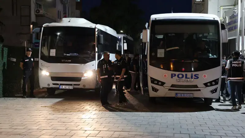 Buca Belediyesi'ne yönelik ‘yolsuzluk’ operasyonunda şüpheliler adliyede