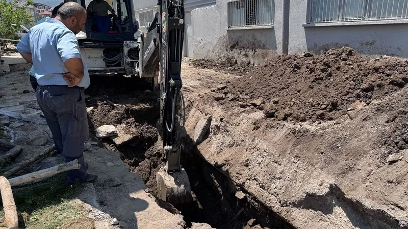 Isparta'da göçük altında kalan işçi yaralandı