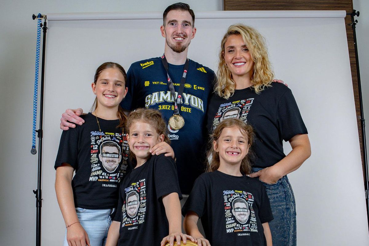 Fenerbahçe Beko forması giyen Nando De Colo, basketbolu bıraktı