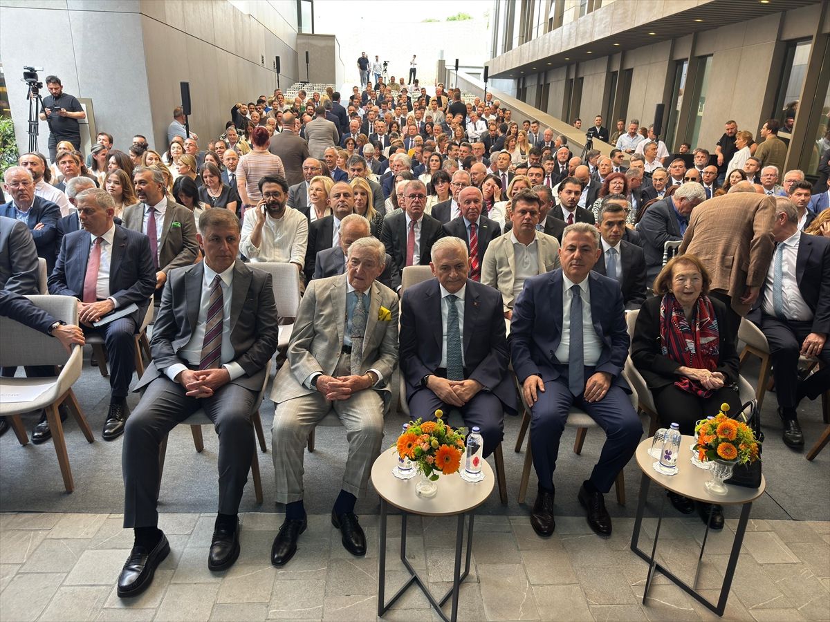 İzmir Amerikan Hastanesi törenle açıldı