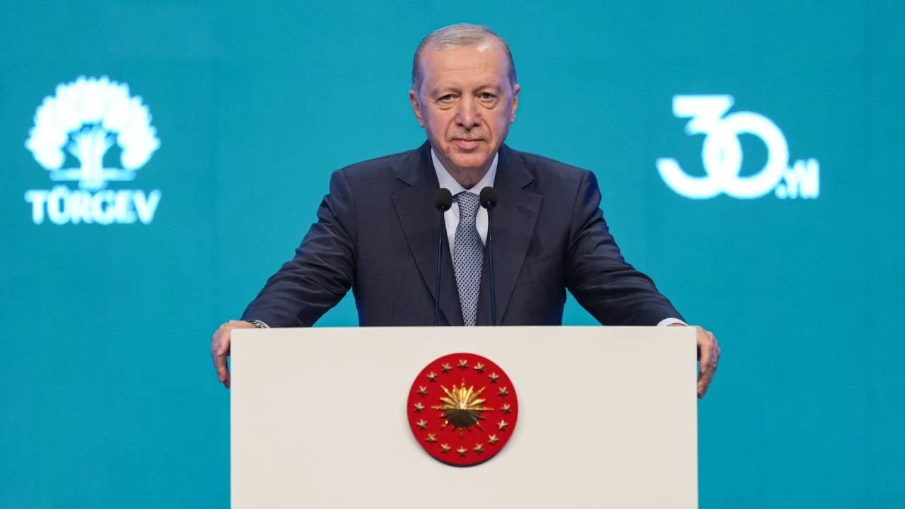 Cumhurbaşkanı Erdoğan'dan önemli açıklamalar: "Gençlerimizi birilerinin ikbal kavgalarına meze yaptırmamayacağız"
