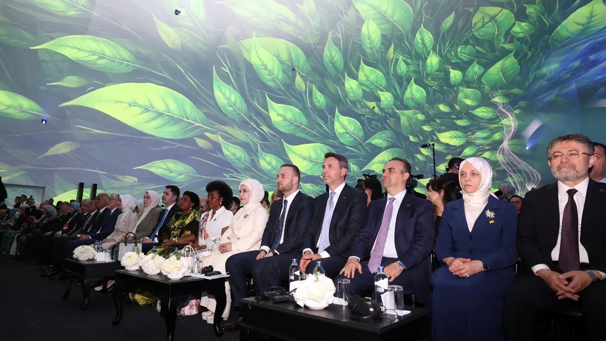 Bakan Bayraktar: 'Gençlerimize sürdürülebilir bir gelecek inşa etmeye devam edeceğiz'