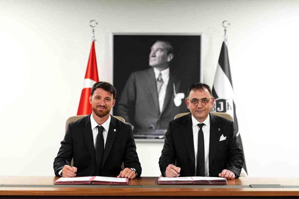 Beşiktaş, Salih Özcan ile 3+1 yıllık sözleşme imzaladı