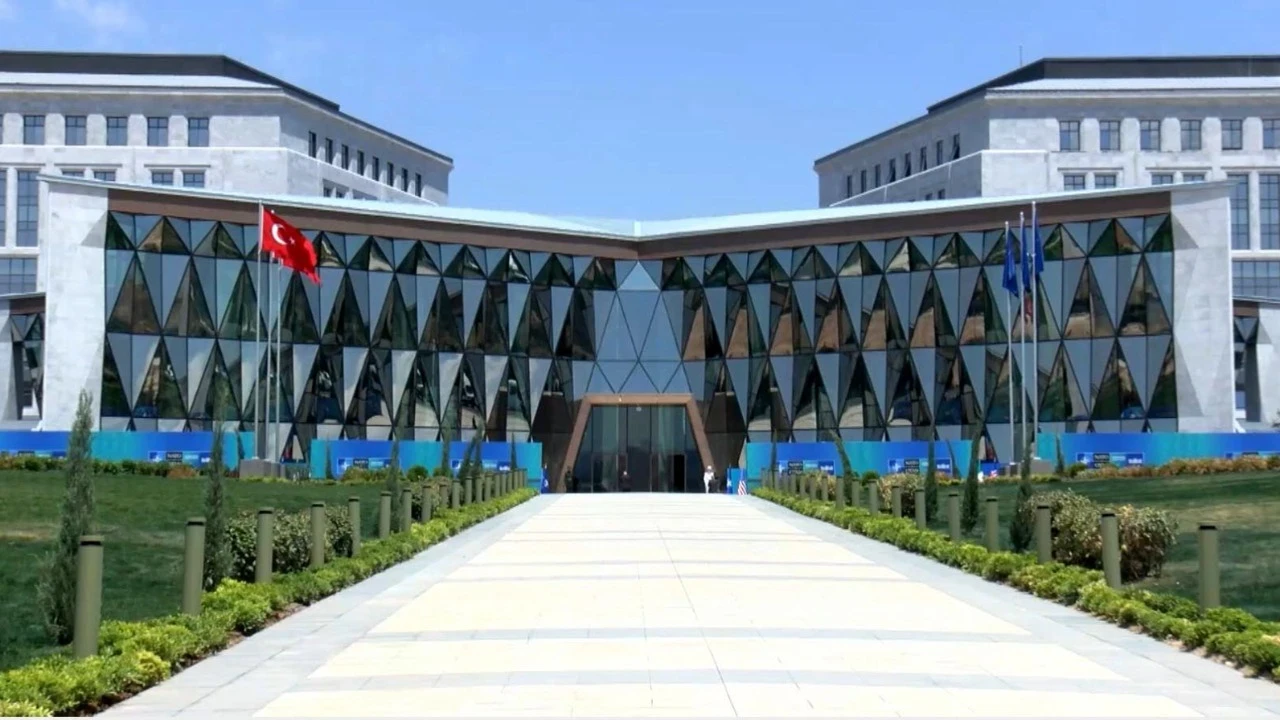 Pentagon’dan 3 kat büyük! Gizli karargahın ilk fotoğrafları yayınlandı