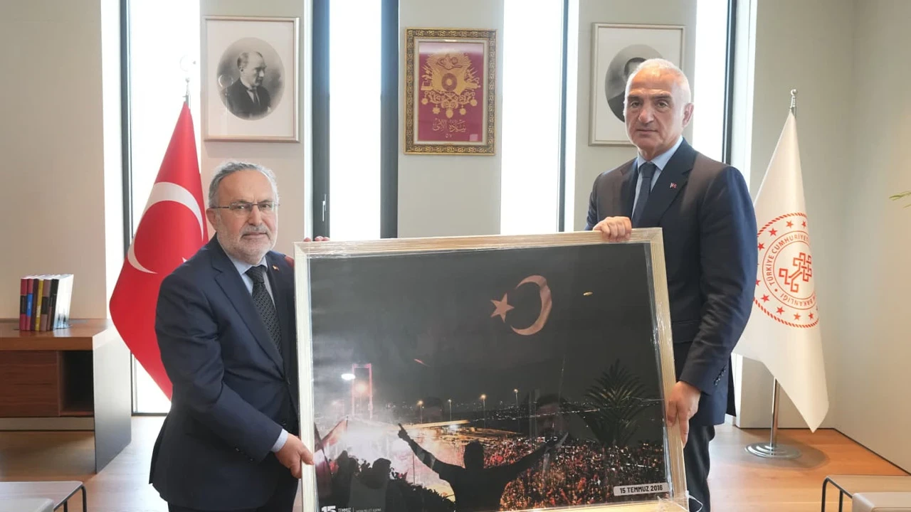 Bakan Ersoy, 15 Temmuz Derneği heyetini ağırladı