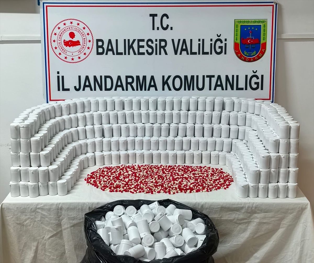 Balıkesir'de 78 bin 824 sentetik ecza hap ele geçirilen operasyonda yakalanan şüpheli tutuklandı