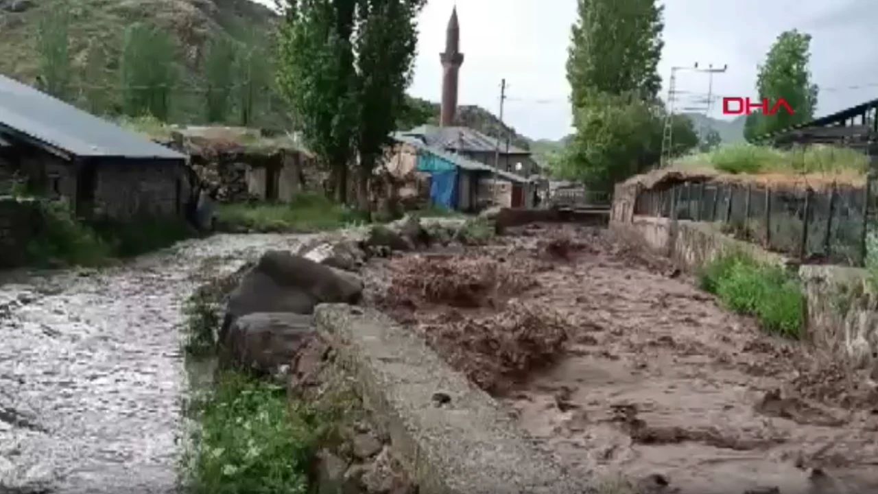 Erzurum'da sağanak sele dönüştü