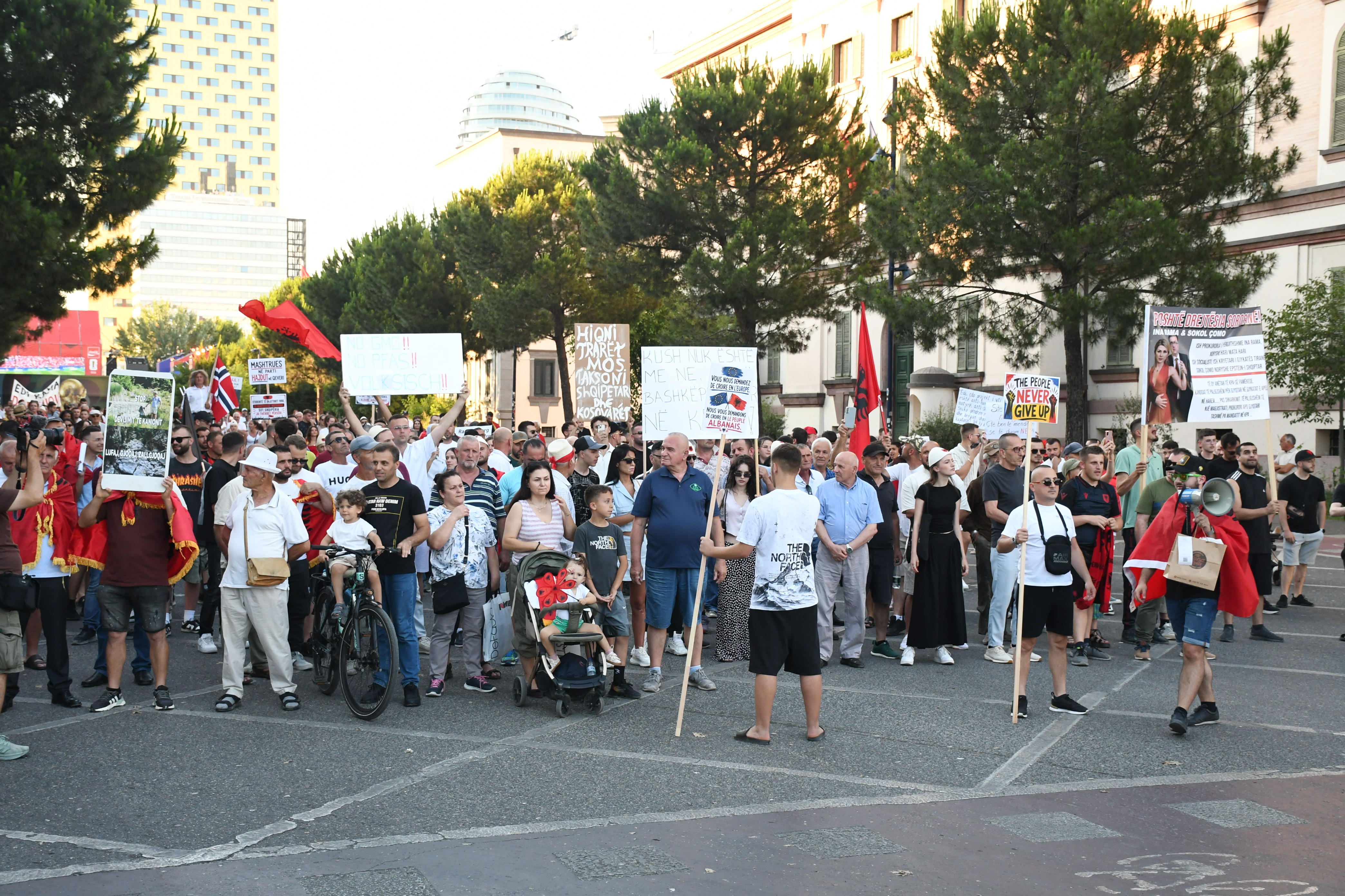 Arnavutluk'ta Trump'ın damadı bağlantılı proje 18 gündür protesto ediliyor