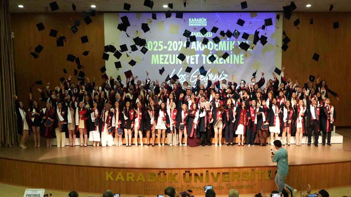 KBÜ Tıp Fakültesi mezunları hekimlik hayatına ilk adımını attı