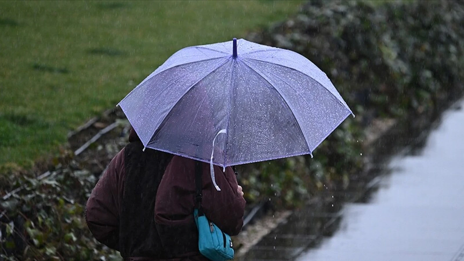 Meteoroloji tek tek saydı uyardı, bu illerde yaşayanlar dikkat! Kuvvetli sağanak geliyor