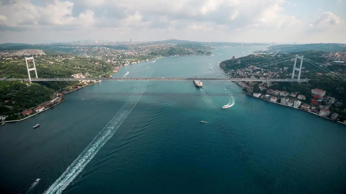 Dünyanın üçüncü büyüğü Boğaz'dan geçti