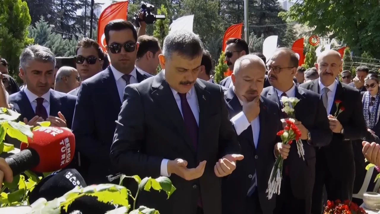 Mustafa Çiftçi'den anlamlı ziyaret! Şehitler için dua etti