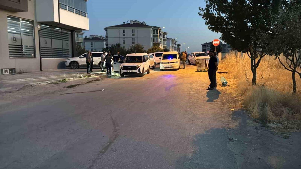 Eskişehir'de iki aile arasında çıkan kavgada 2 kişi yaralandı