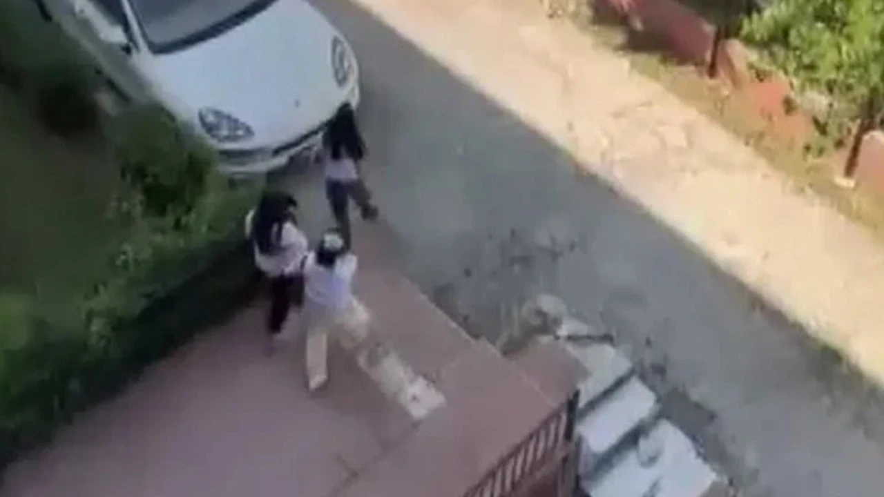 Etiler'de kapıları tek tek çalıyorlardı: 205 suç kaydı çıkan 3 kadın tutuklandı