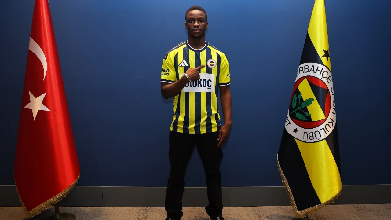 Fenerbahçe yeteneği kaçırmadı: Amara Diouf imzayı attı