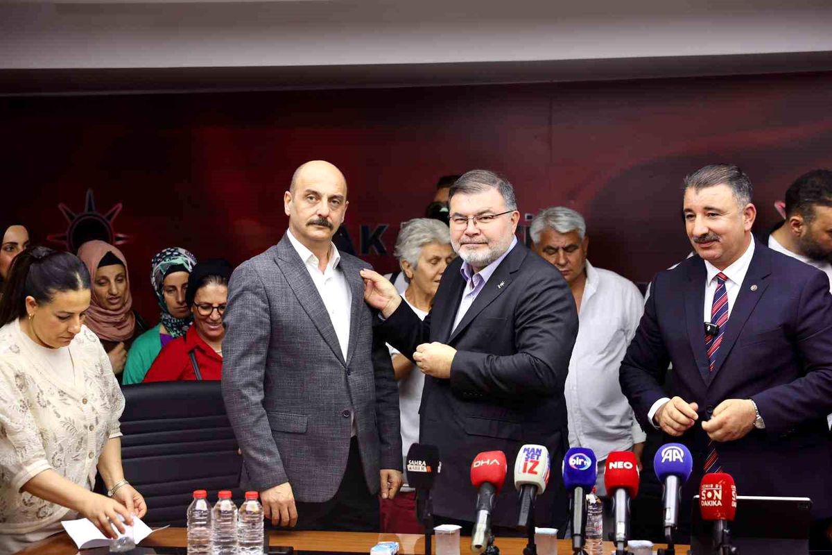 AK Parti İzmir'e 370 yeni katılım