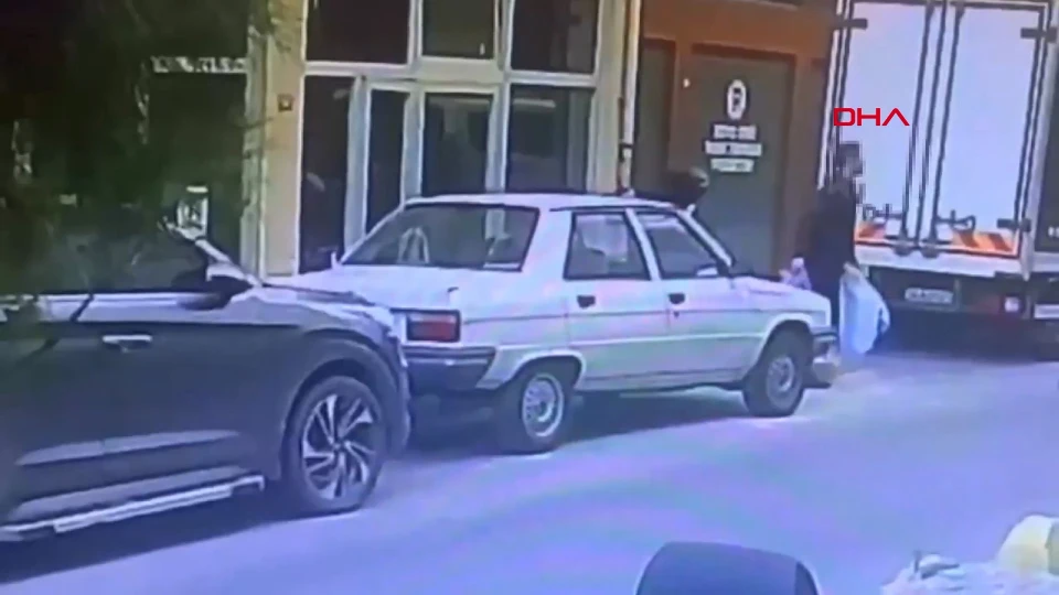 Bayram Dönüşü Şoke Oldu Çalınan Tepsilerin Çoğu Hurdacıya Satıldı