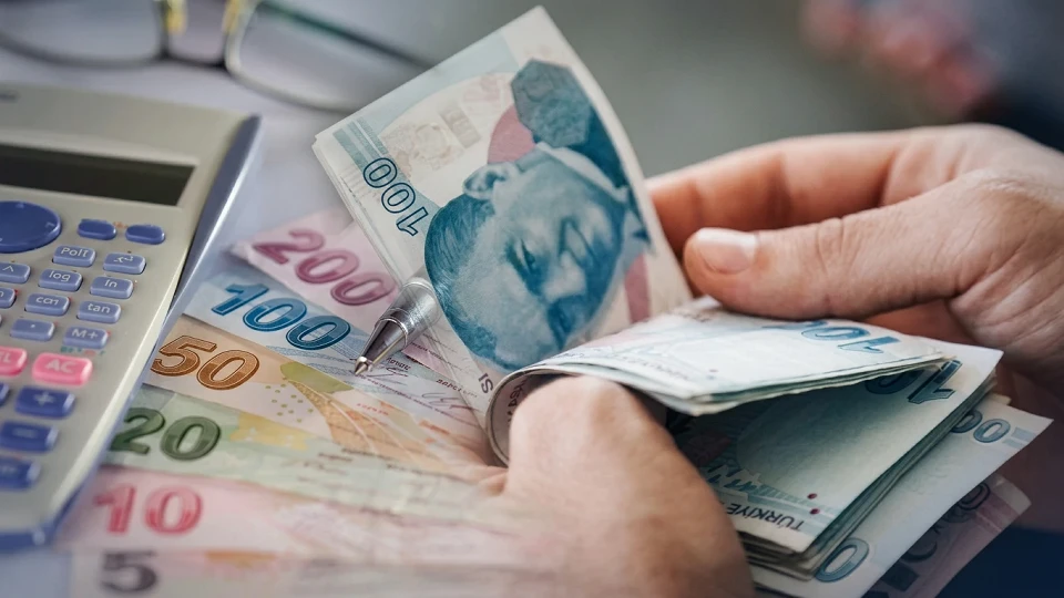Emekli zammında kök aylık uyarısı! Özgür Erdursun kimlerin zam alamayacağını açıkladı | EKONOMİ HABERLERİ