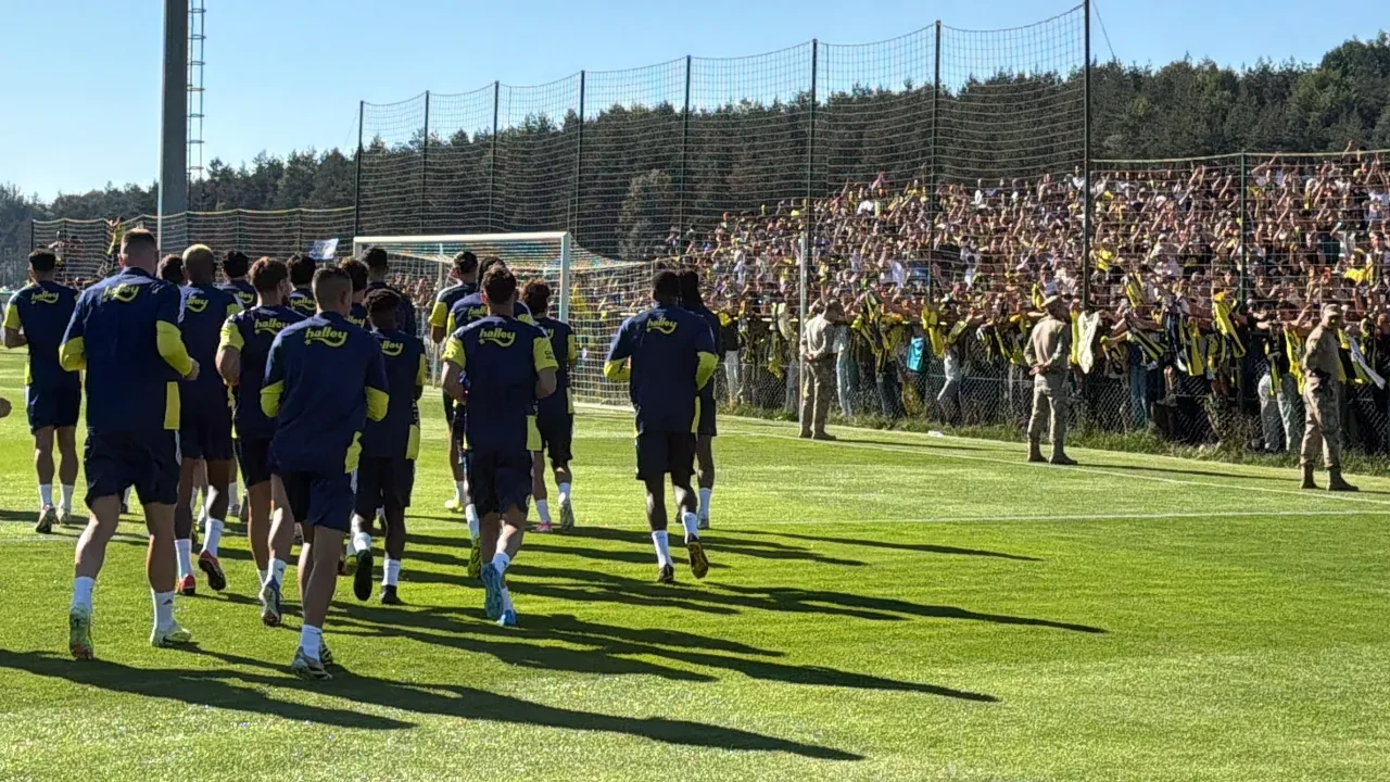 Fenerbahçe taraftarlarıyla buluştu! Topuk Yaylası'nda maç atmosferi