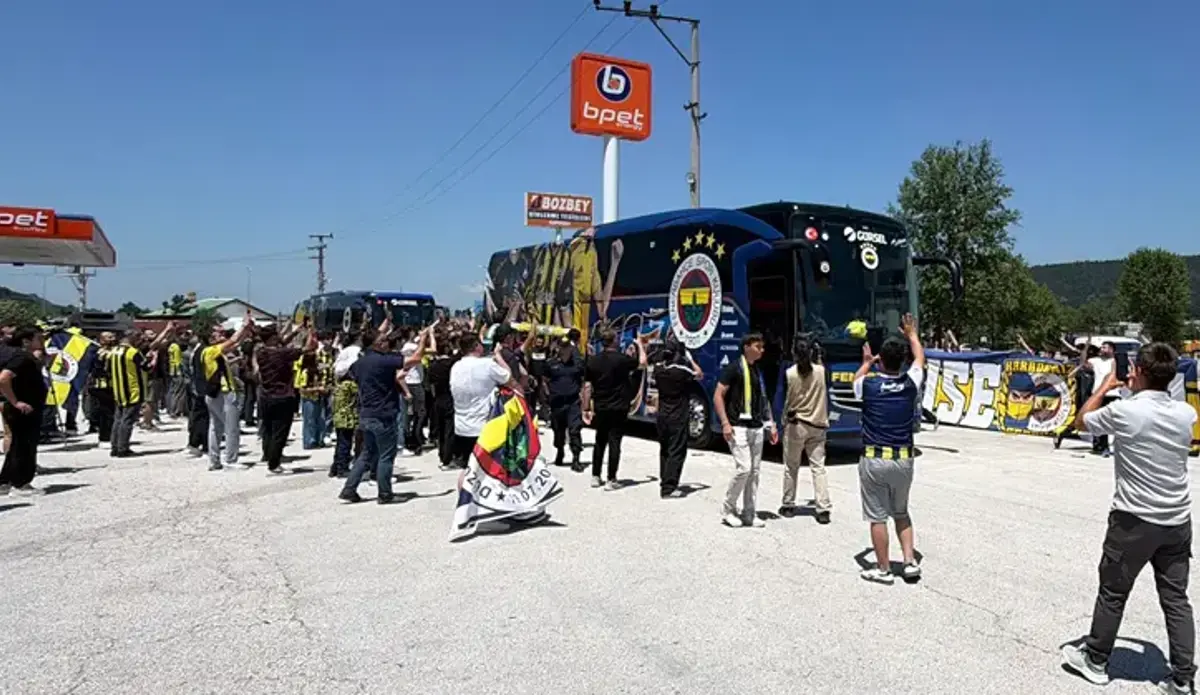 Fenerbahçe'ye Düzce'de coşkulu karşılama