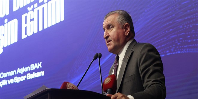 Bakan Bak: Gençlerimizin manevi gıdalarını sağlıyoruz