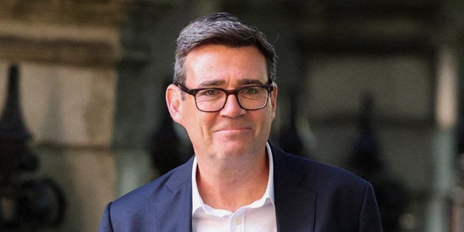 İngiltere'nin yeni Başbakanı Andy Burnham oldu