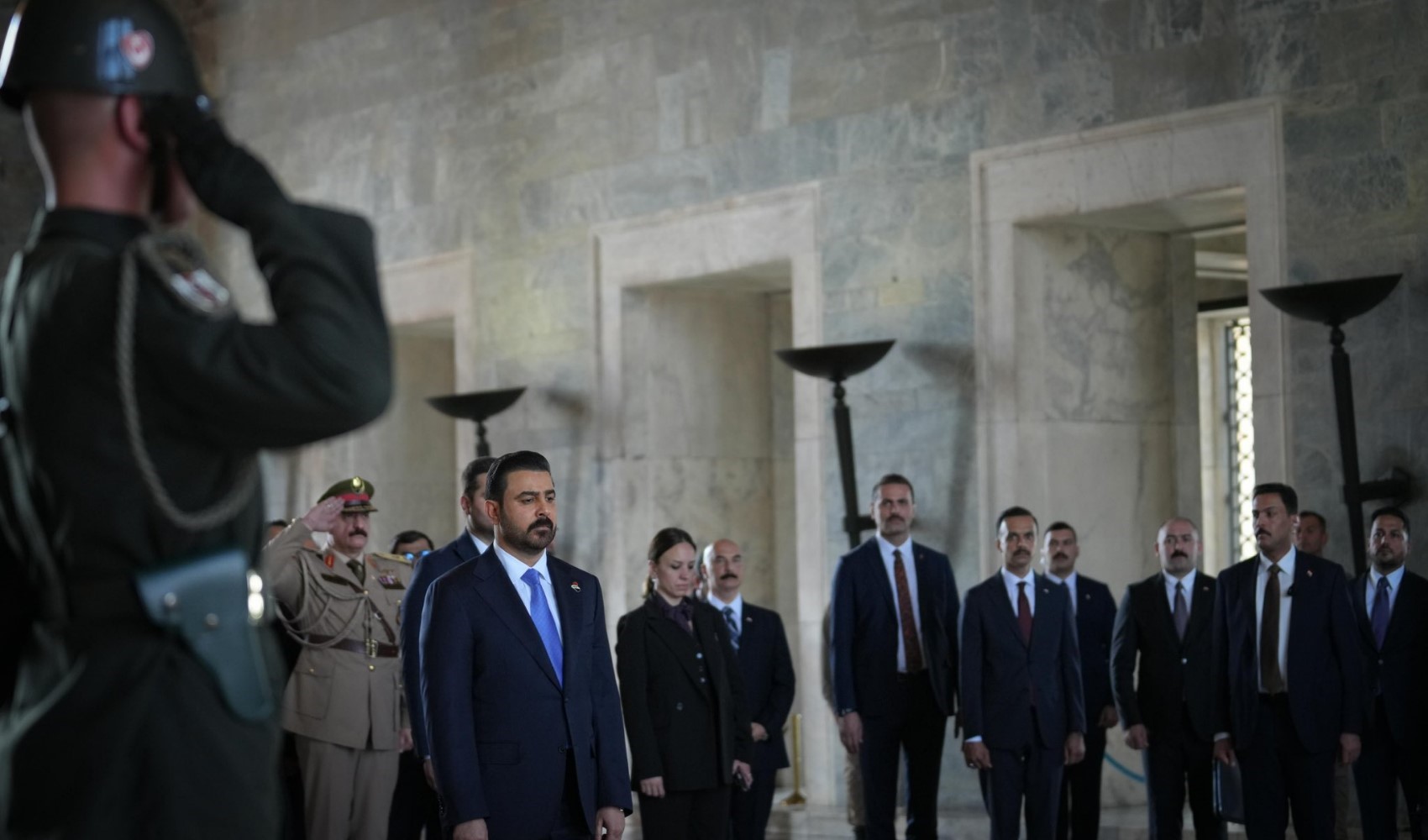 Irak Başbakanı Ali Zeydi, Ankara temasları öncesinde Anıtkabir’i ziyaret etti