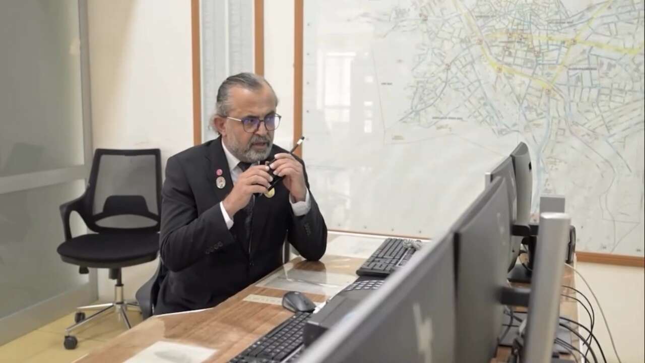 34 yıllık Gazi Polis Memuru meslektaşlarına telsizden veda etti: İşte duygu dolu o anlar!