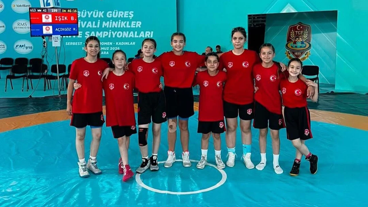 Bozüyük'ün genç güreşçilerinden Türkiye dereceleri
