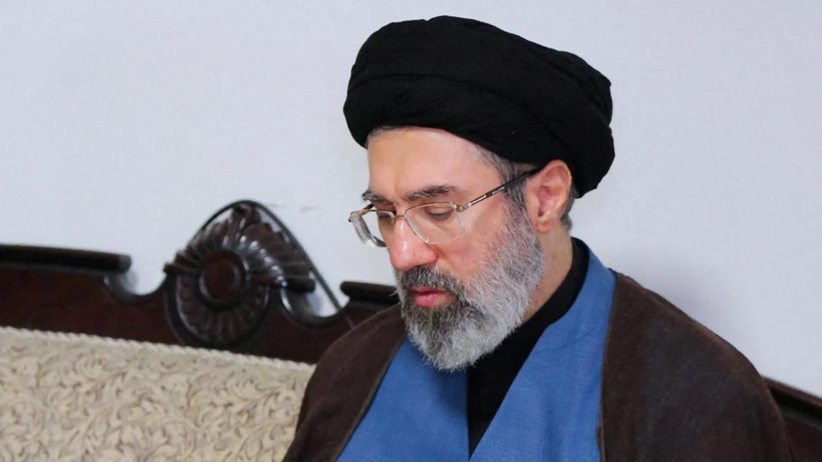 İran lideri Hamaney'in "bazı nedenlerle herhangi bir yer veya kişiyle iletişim kurmadığı" öne sürüldü