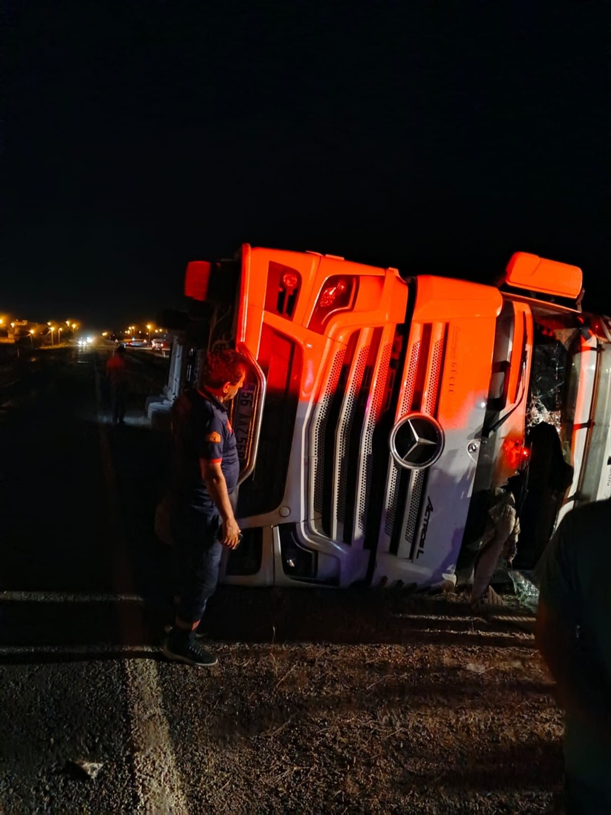 Siirt'te devrilen tırdaki 3 kişi yaralandı