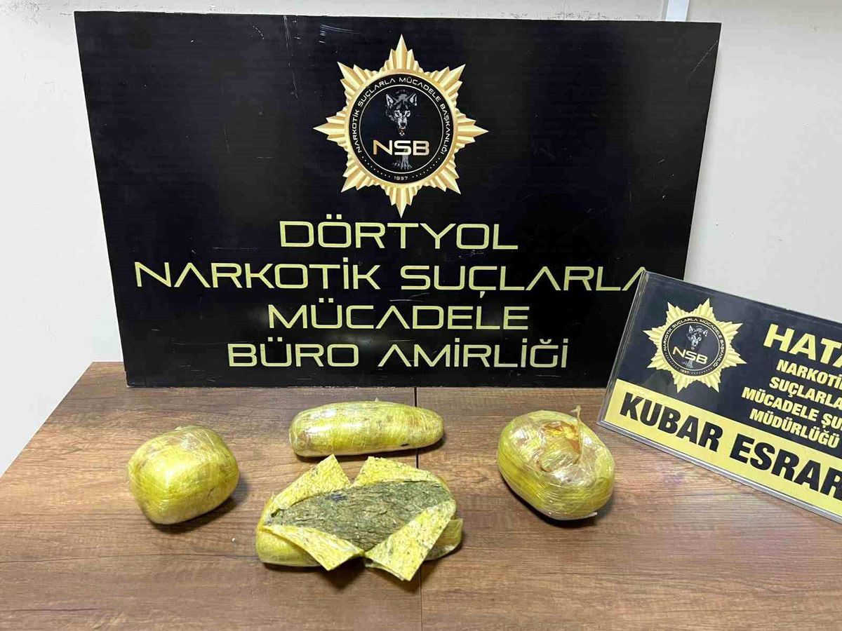 Motosiklete saklanan kubar esrarı polis buldu