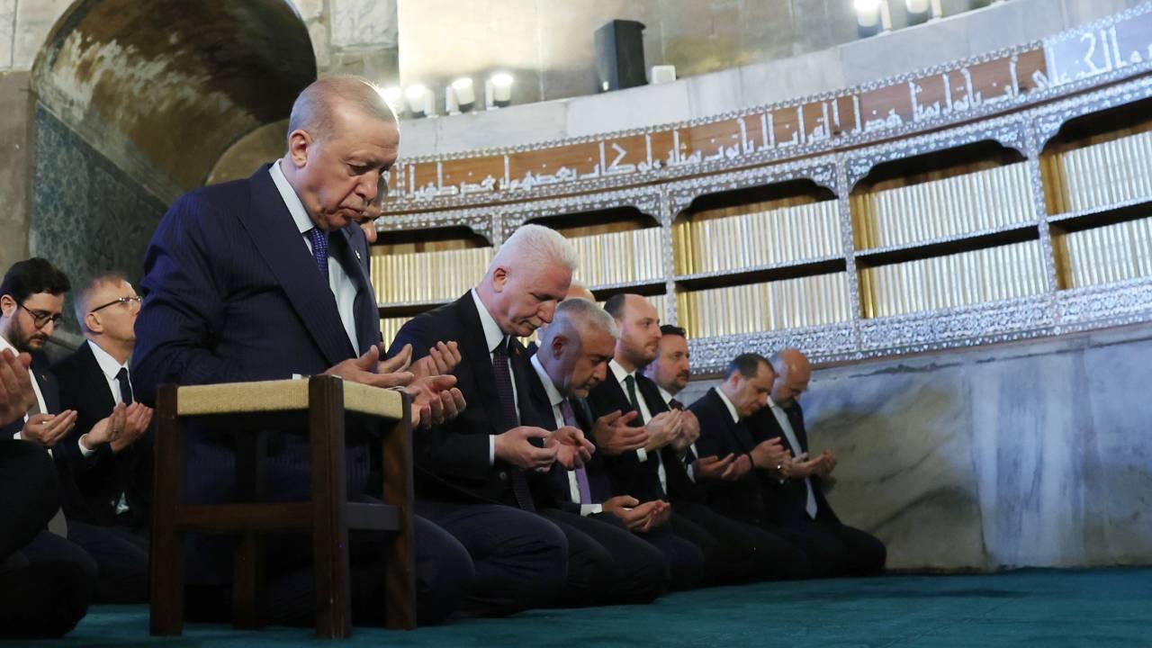 Cumhurbaşkanı Erdoğan: Ayasofya’nın dirilişi mübarek olsun