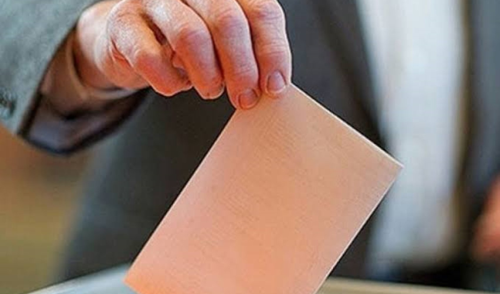 Kosova'daki genel seçimlerde Başbakan Kurti'nin partisi yüzde 47,13 oyla birinci oldu