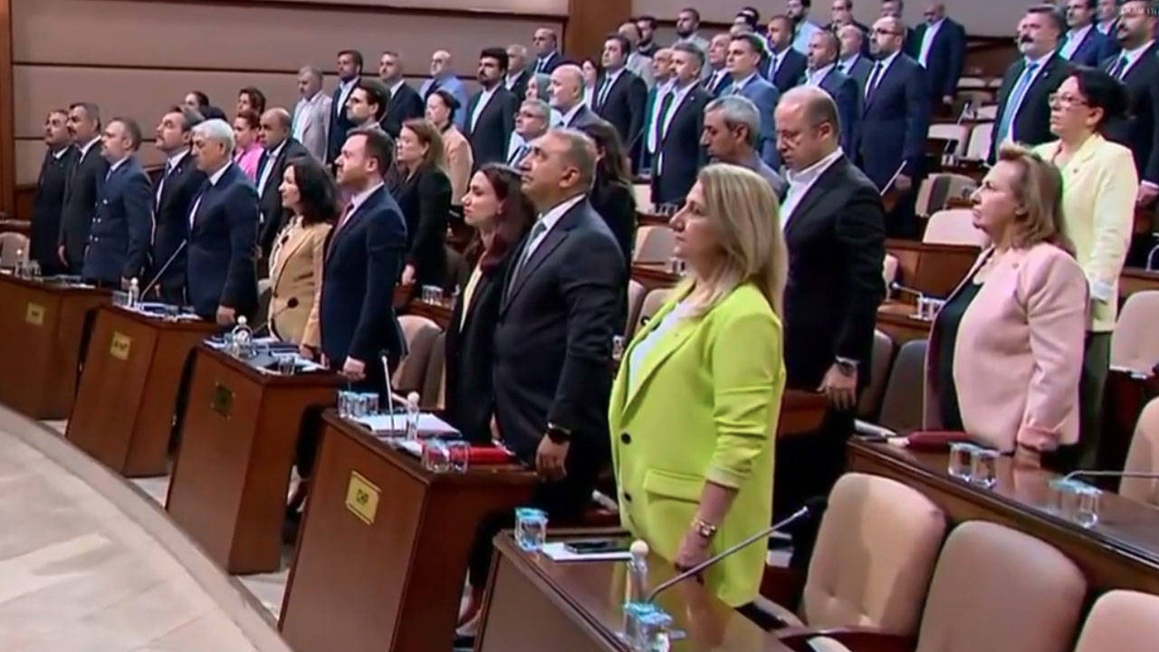 İBB Meclisi'nde ABD-İsrail saldırılarında öldürülen siviller için saygı duruşu