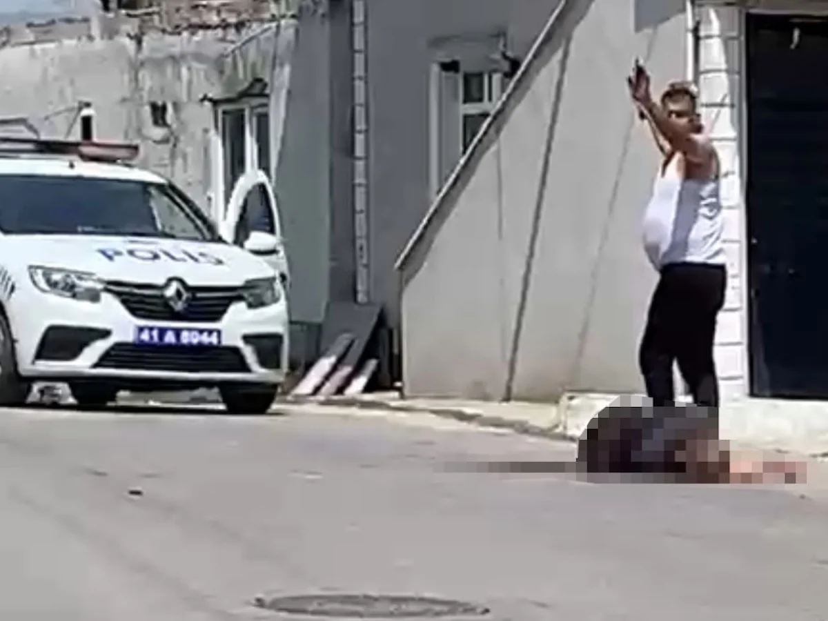 Kocaeli'de 5 çocuk annesi kadın eşi tarafından sokakta defalarca bıçaklandı