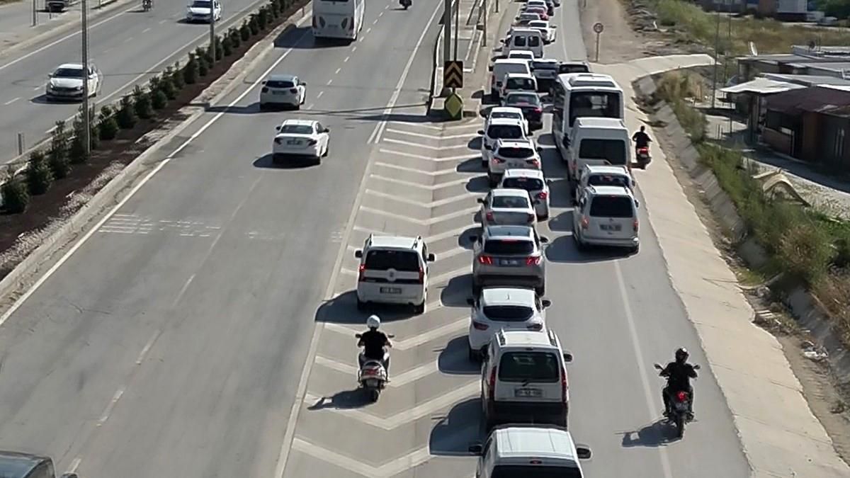 Bekleyen onlarca sürücüyü hiçe sayarak 'kaynak' yapan sürücüler dron kamerasıyla tespit edildi