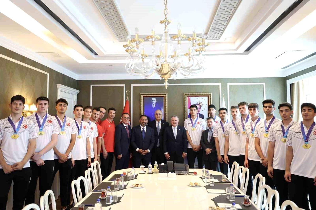 Bakan Bak: "İstikrarlı başarılarla voleybol ülkesi haline geldik"