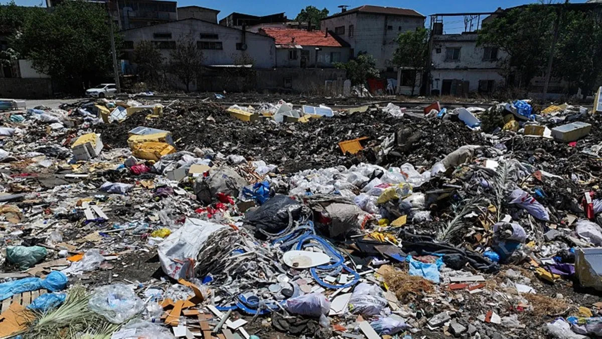CHP İzmir'i kaderine terk etti | Sanayi sitesi çöplüğe döndü: Esnaf isyan etti