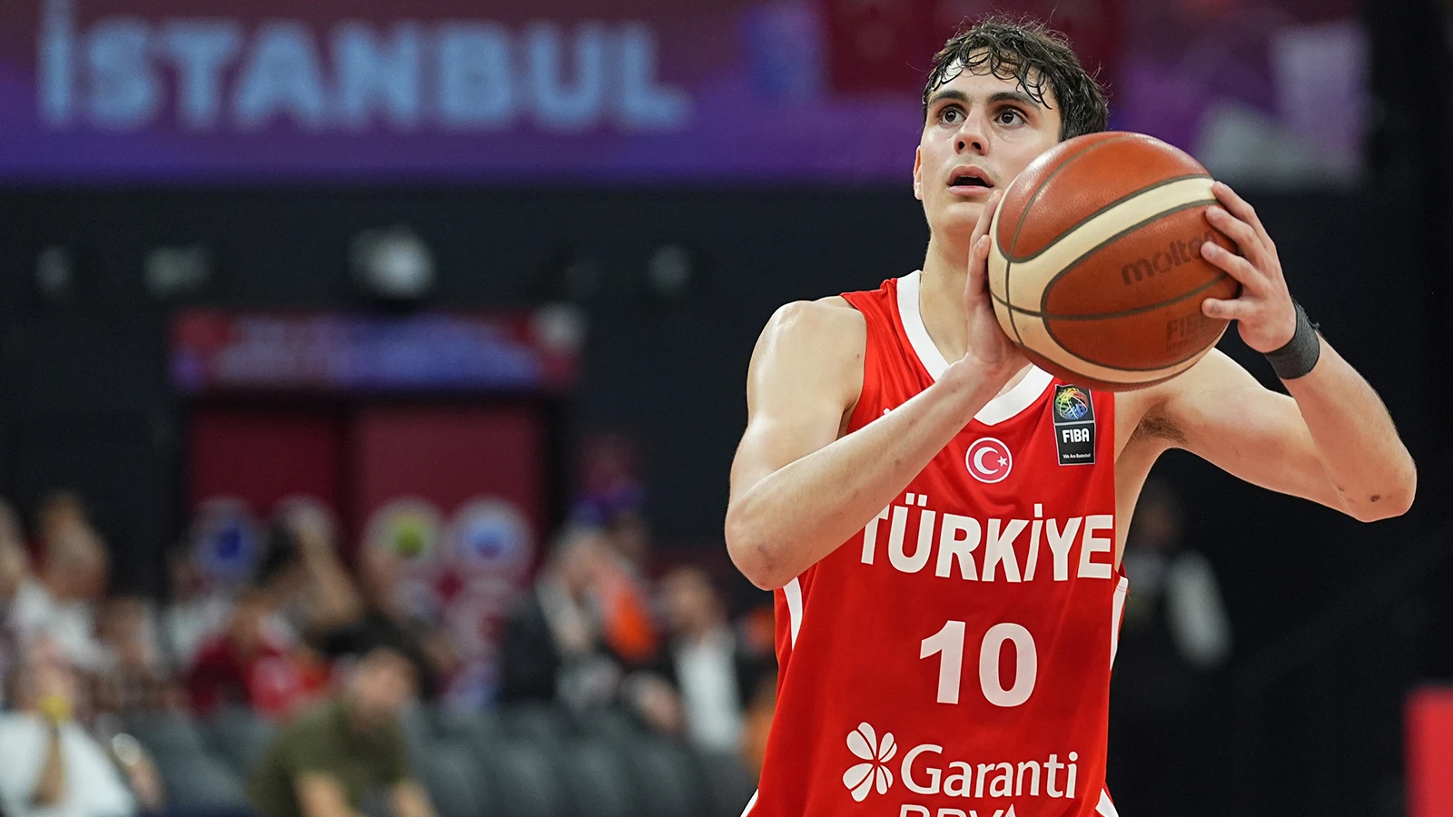 Milli basketbolcu Ömer Kutluay: "Her çocuk gibi ben de NBA'e gitmek istiyorum"