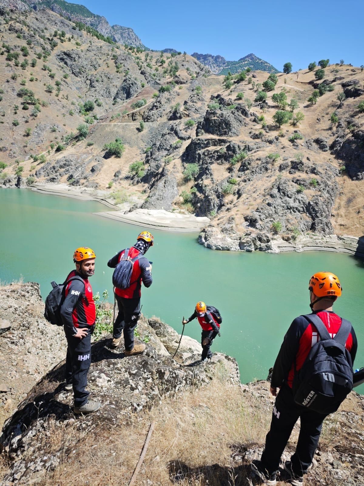 Bitlis'te 2 kardeş serinlemek için girdikleri derede boğuldu