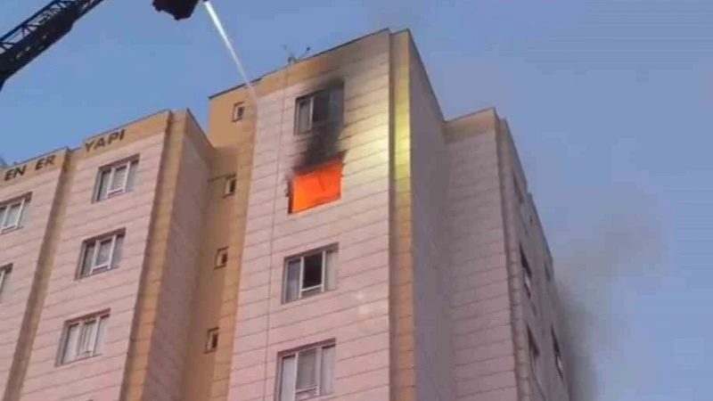 Şanlıurfa’da 9 katlı binada korkutan yangın: Daire kullanılamaz hale geldi
