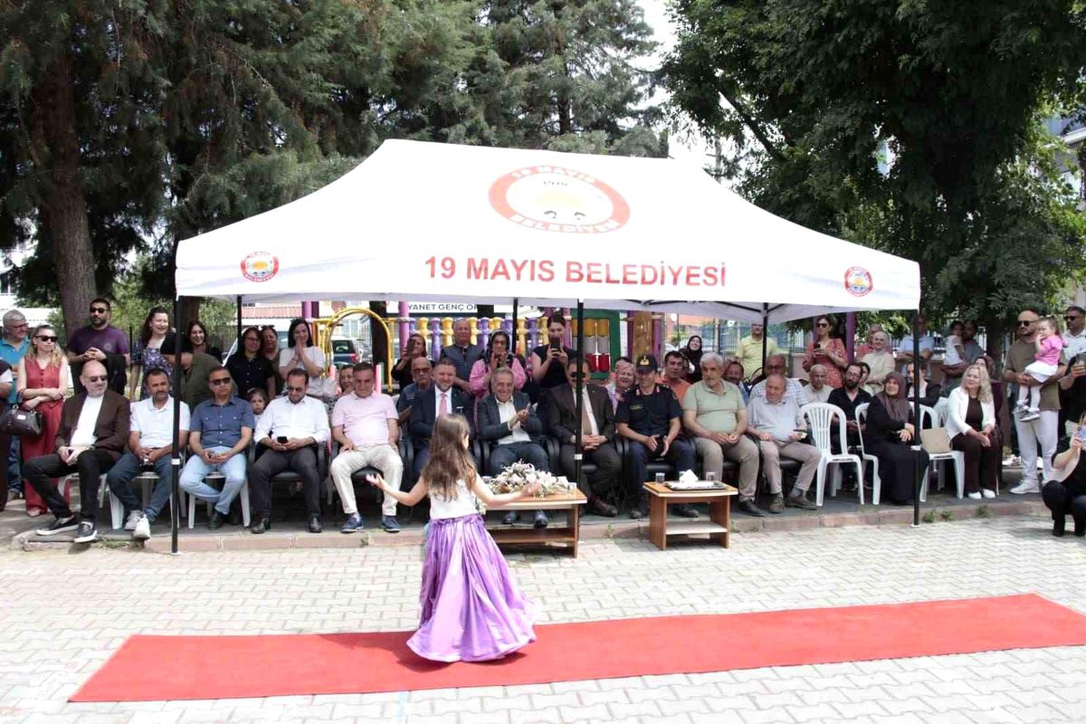Miniklerden sıfır atık defilesi ve resim sergisi