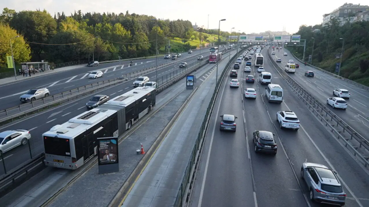 İstanbul'da 15 Temmuz günü metrobüsün güzergahı değişecek