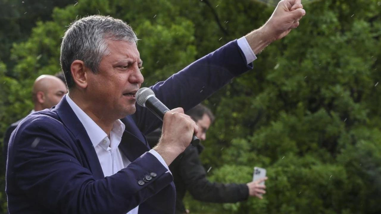 Dünya basını Özgür Özel'in yeni partisini manşetlerine taşıdı! "Türkiye siyaseti için tarihi kırılma"